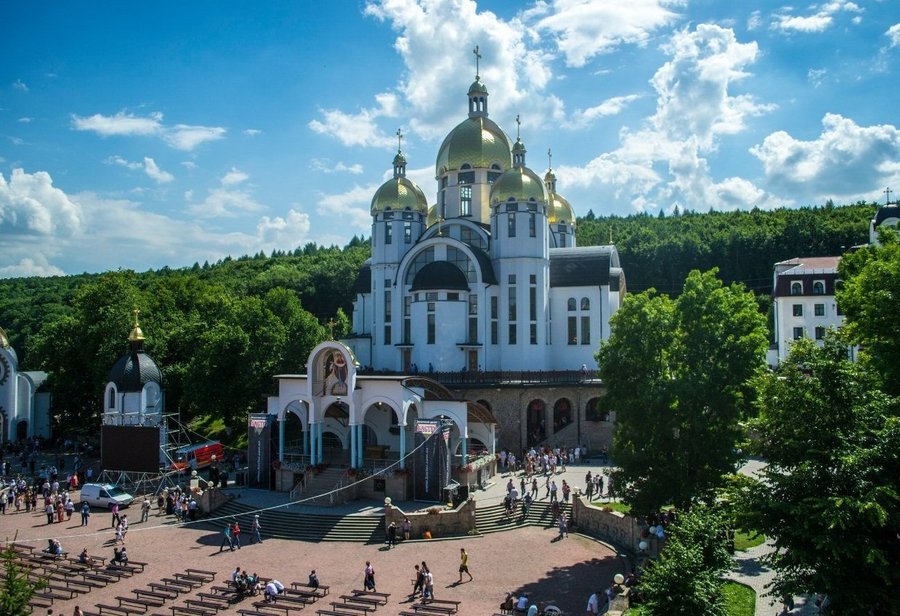 Зарваниця. Марійський духовний центр з Обухова