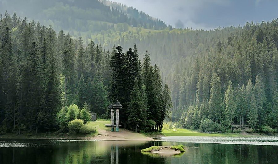 Душа и сердце Карпат. озеро Синевир и гора Гемба.