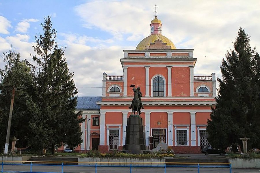 dominikanskij-kostyol-tulchin-2